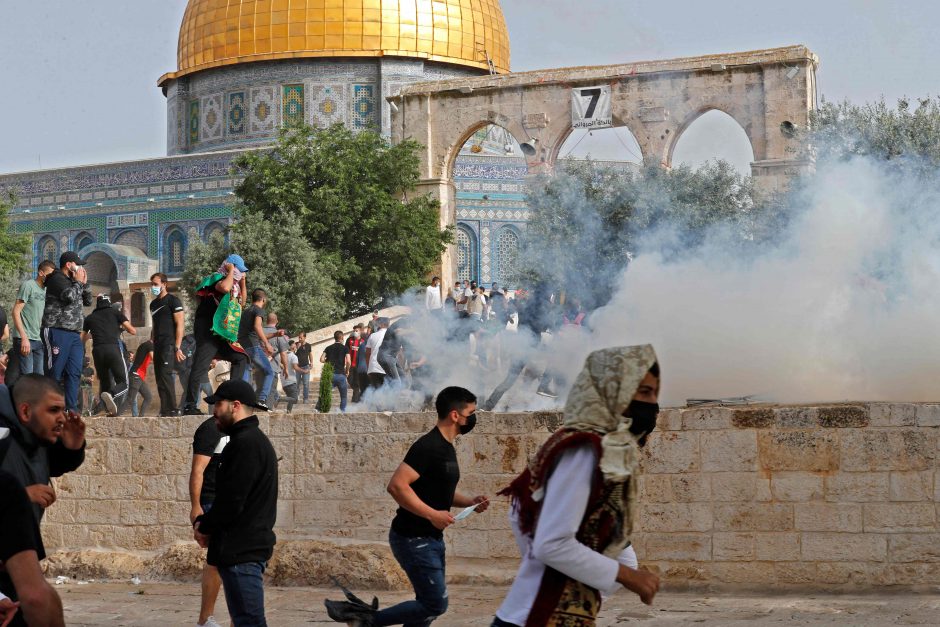 Per naujus susirėmimus Jeruzalėje sužaloti šimtai žmonių