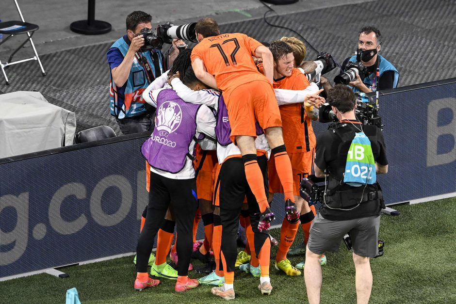 Europos futbolo čempionatas: Nyderlandai–Ukraina 3:2