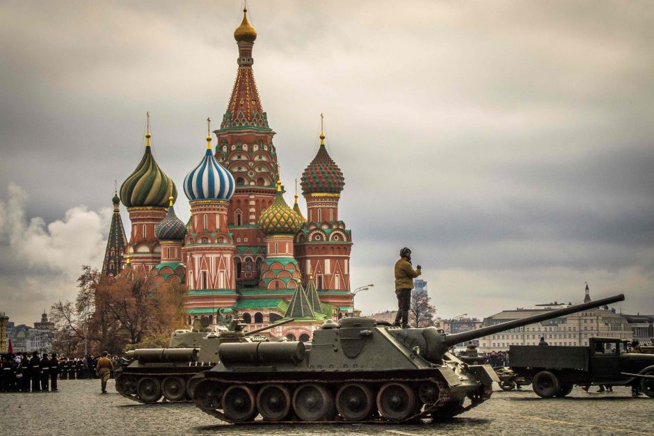 S. Lavrovas pasišaipė iš britų armijos vado dėl Rusijos palyginimo su IS 