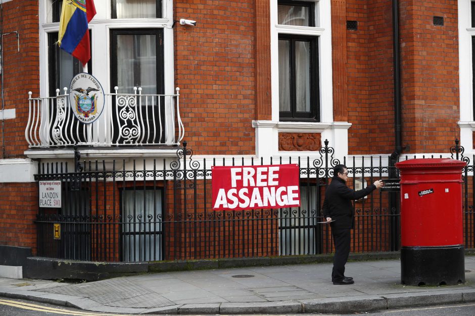 Britanijos teismas nepanaikino arešto orderio J. Assange'ui