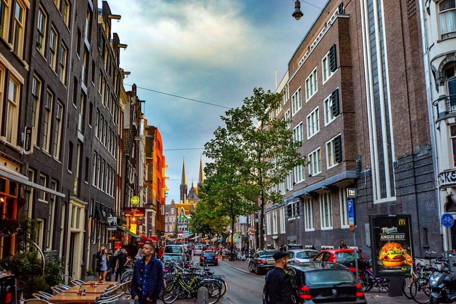 Amsterdame riedės tik elektra varomi automobiliai