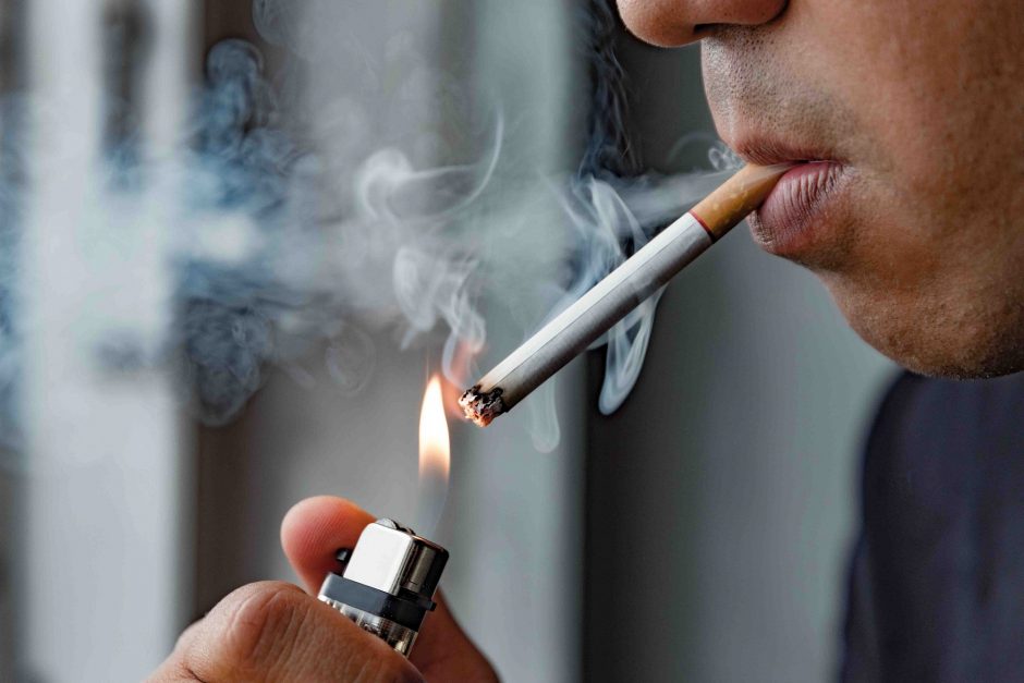 Paskelbtas sąrašas, kuriuose sostinės daugiabučiuose draudžiama rūkyti