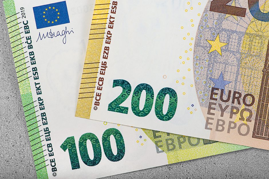 Naujieji 100 ir 200 eurų banknotai – kitų metų gegužę