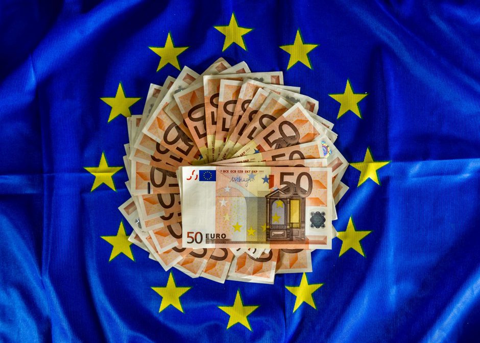 Šešiems asmenims pareikšti įtarimai siekiant neteisėtai įgyti ES finansinės paramos lėšas