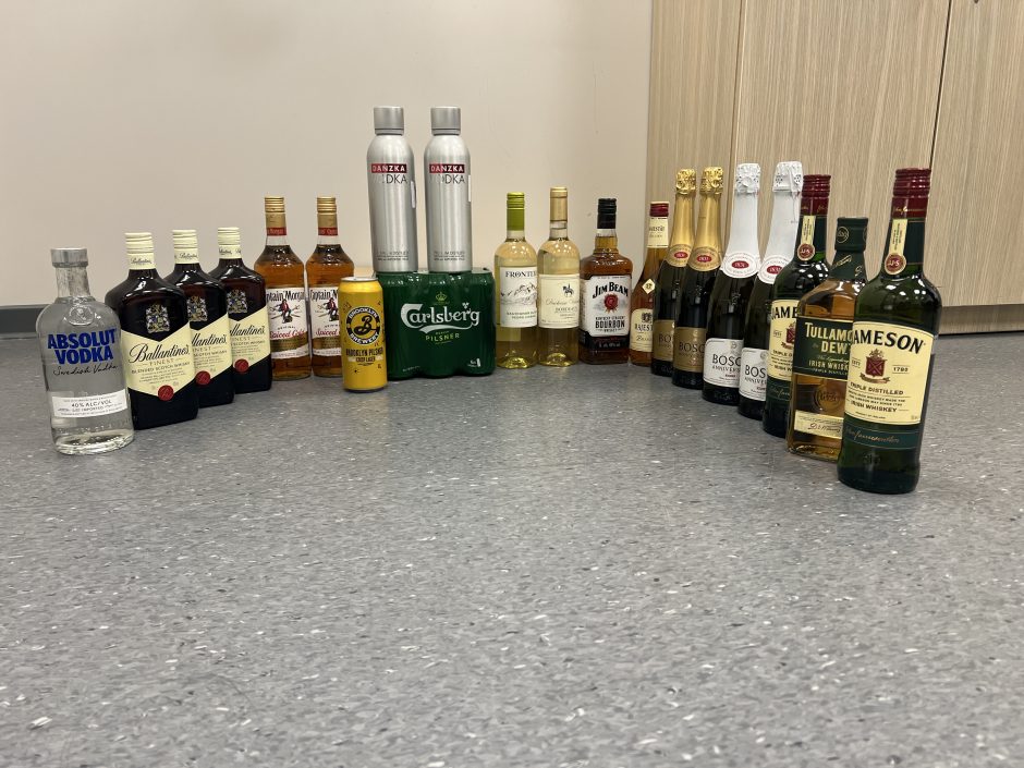Policija išaiškino Klaipėdoje nelegaliai alkoholiu prekiavusius vyrus