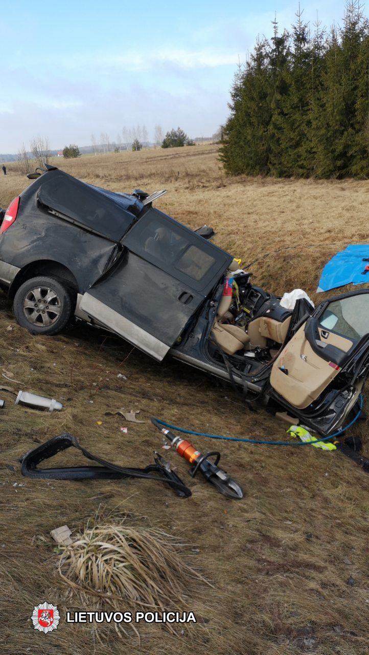 Per lengvojo ir krovininio automobilio avariją žuvo du žmonės