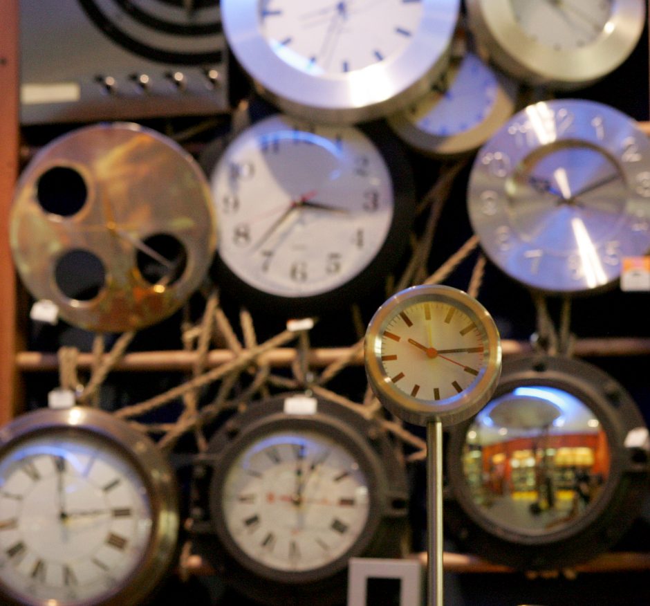 Ragina neišmesti nebereikalingų laikrodžių: padovanokite juos muziejui