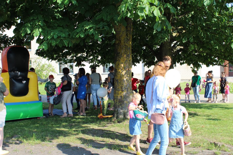Širdies gėrio dulkėmis Klaipėdoje mėtėsi per 100 šventės svečių