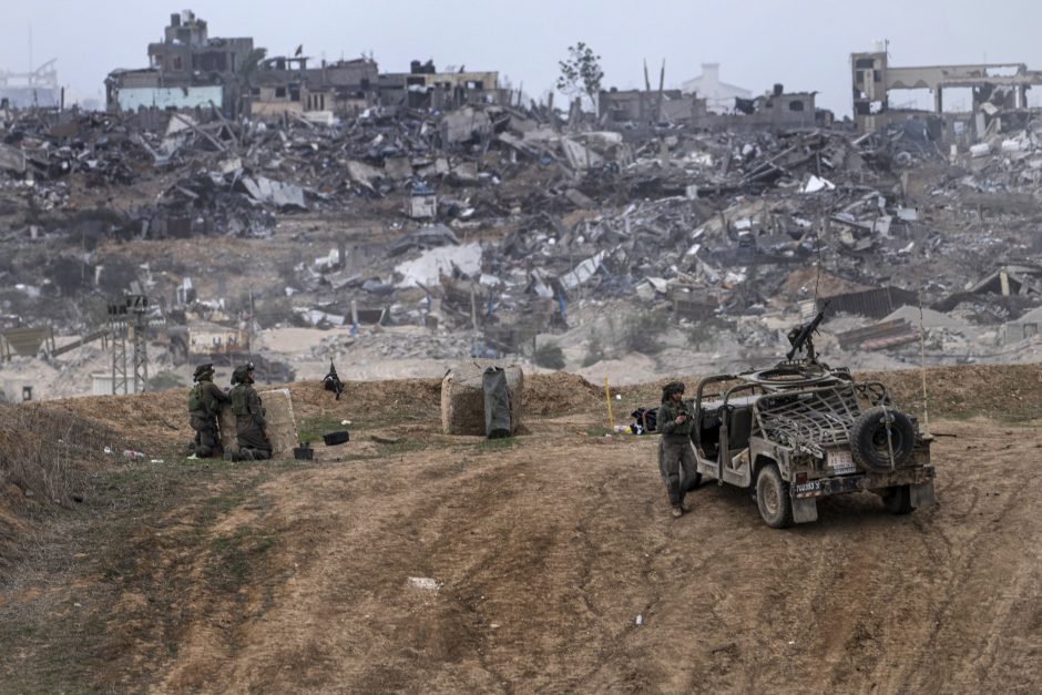 Baltieji rūmai: J. Bidenas spaudžia B. Netanyahu ginti civilius Gazos Ruože