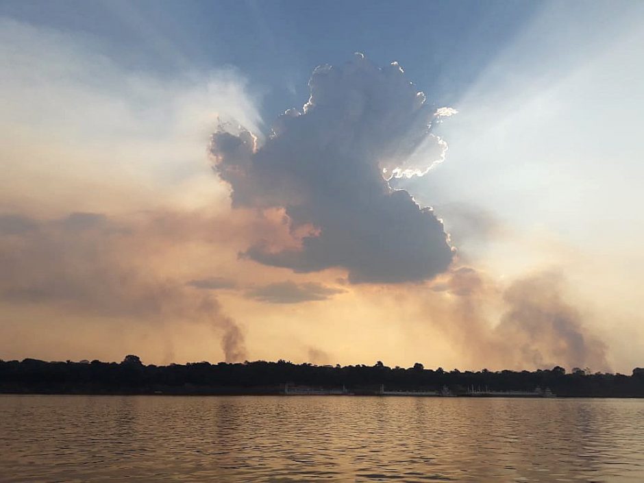 Brazilijos valdžia dėl miško gaisrų Amazonijoje sudarė krizės štabą