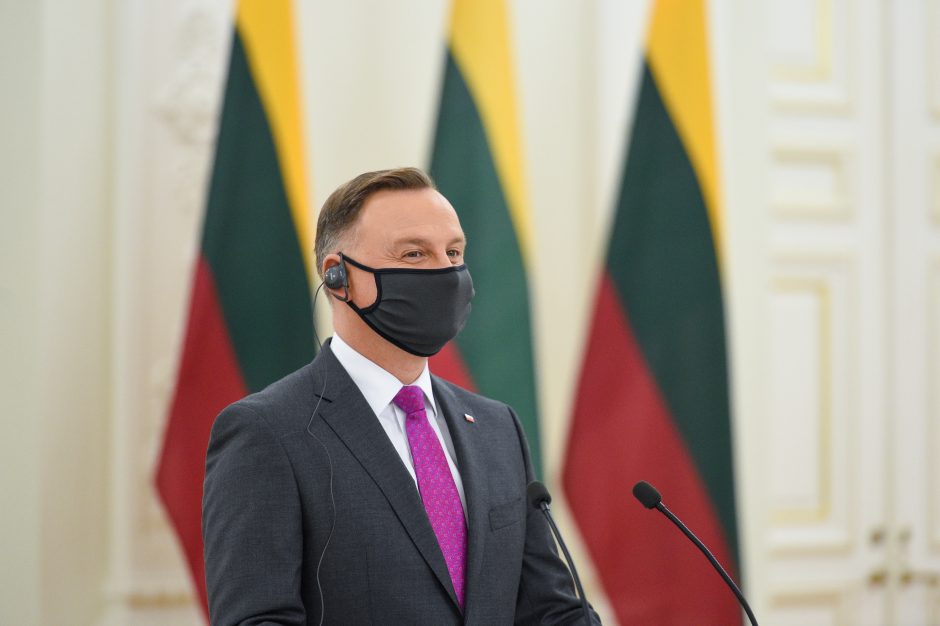 Lenkijos prezidentas Vilniuje gynė veto ES biudžetui: nesutinkame su diktatu