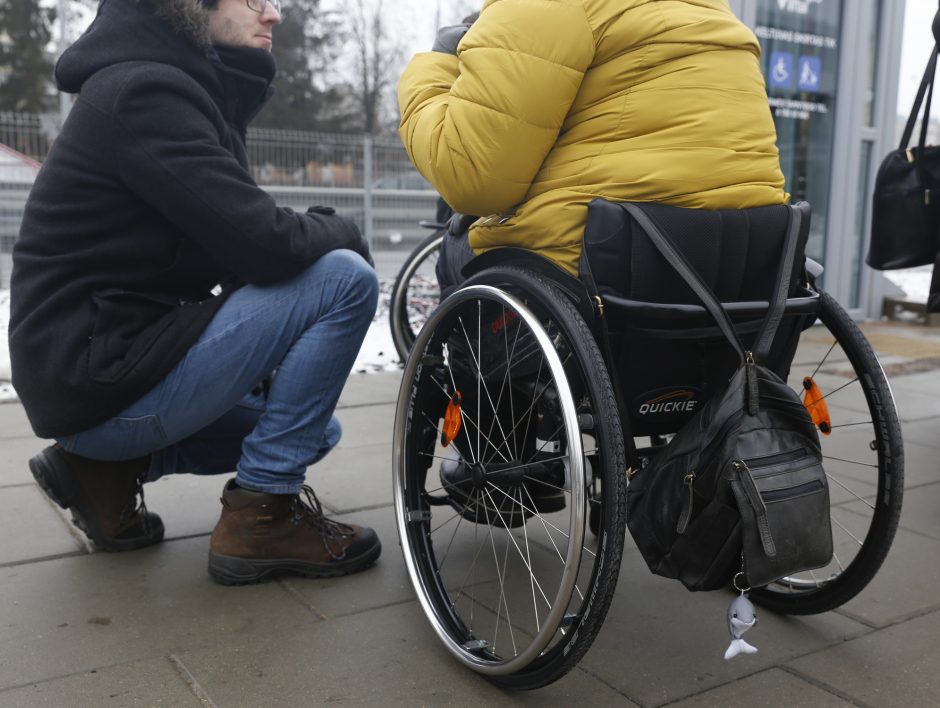 Darbuotojų apklausa: kas antras nesutiktų pavaduoti neįgalumą turinčio kolegos