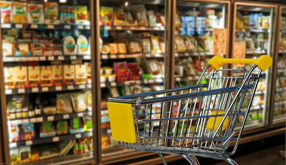 Tyrimas: pigiausių maisto produktų krepšelis toliau brangsta