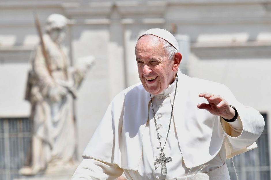 Popiežius: pasidaryti abortą – tas pats, kaip nusisamdyti žudiką