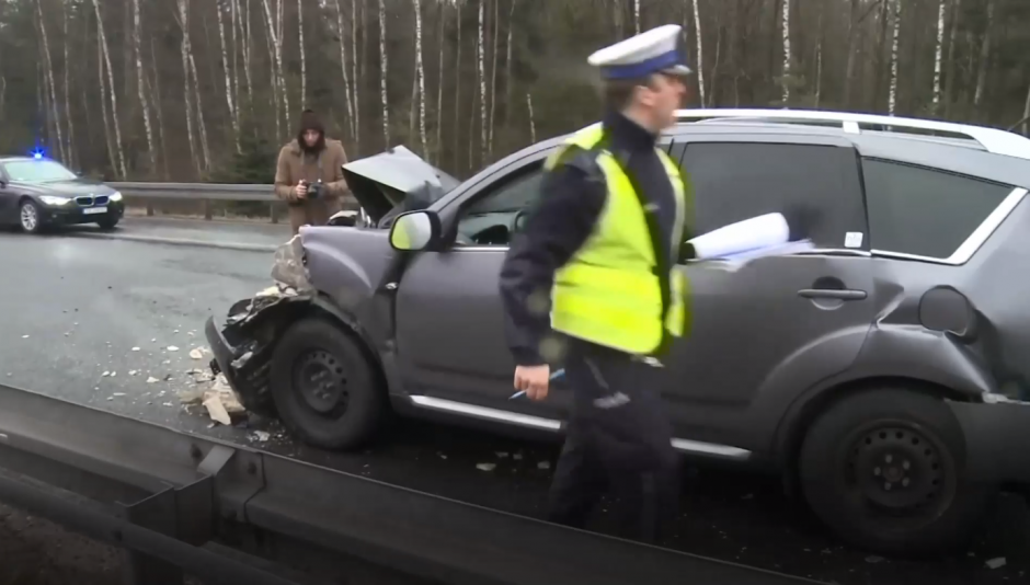 Masinė avarija Lenkijoje: slidžiame greitkelyje susidūrė 17 automobilių
