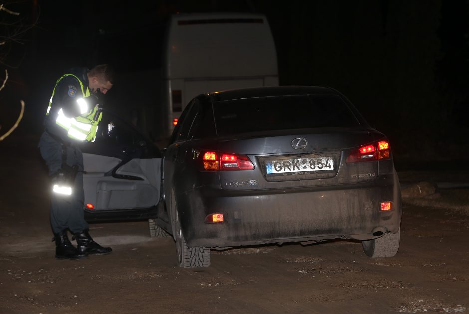 Kaune pareigūnai girtą vairuotoją stabdė šūviais (įvykio liudininko pasakojimas)