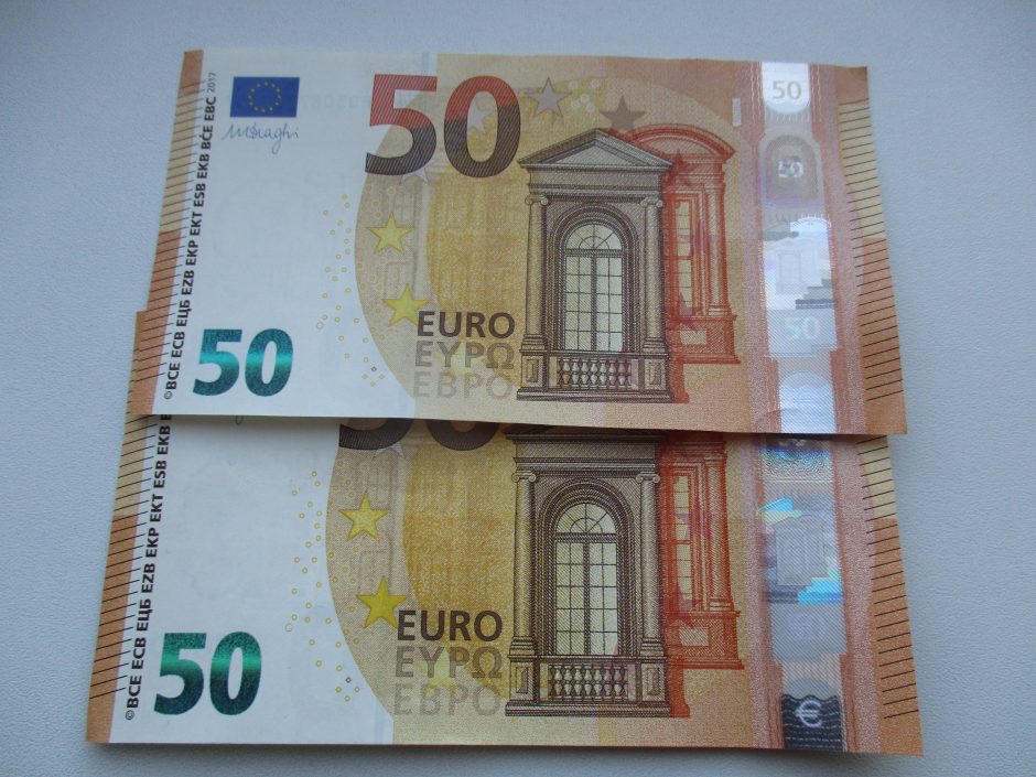 Seimas ėmėsi pataisų, kuriomis maždaug šimtu eurų keltų rezidentų atlyginimus