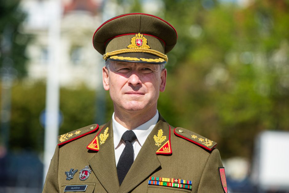 Lietuvos kariuomenės vadas V. Rupšys vyksta į Lenkiją