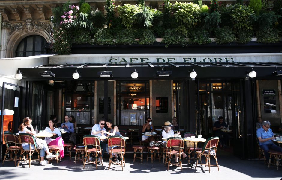 Prancūzijoje atidaromos kavinės ir restoranai