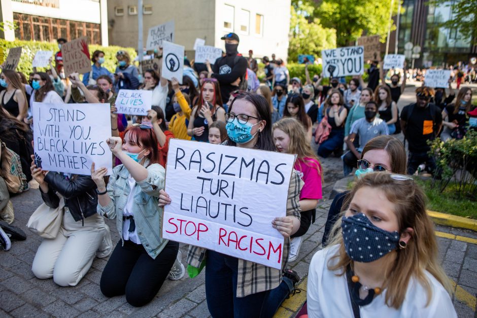 Vilniuje – eisena, smerkianti rasizmą