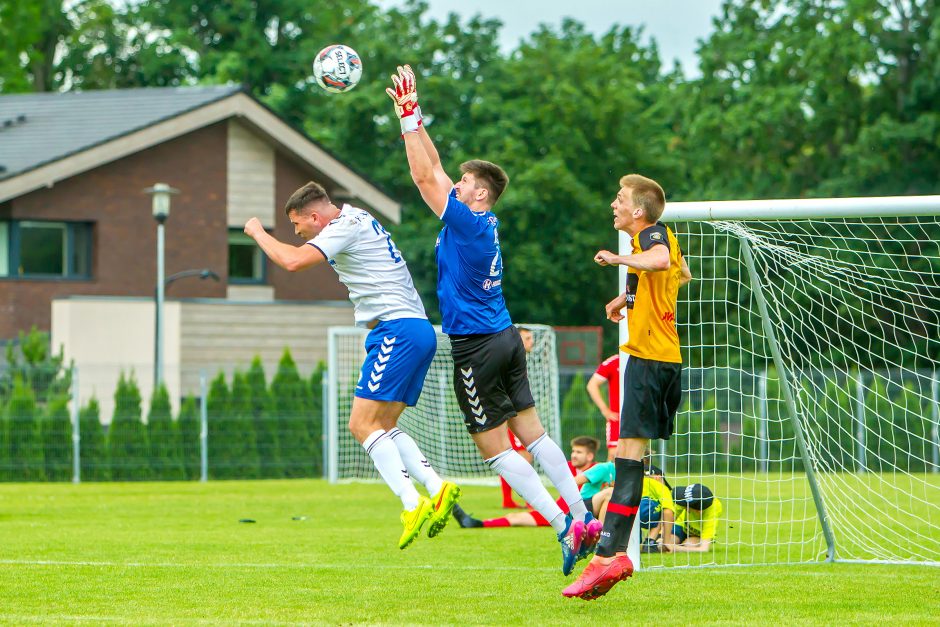 Lietuvos mažojo futbolo čempionatas įpusėjo: pirmauja „Hegelmann“, vejasi „Imsrė“