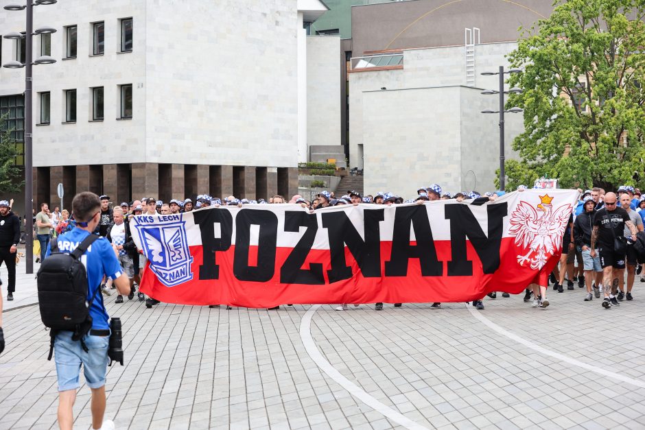 Futbolo varžybos Kaune: lenkų sirgaliai išpaišė stadiono sienas