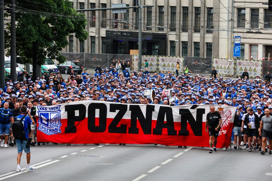 Futbolo varžybos Kaune: lenkų sirgaliai išpaišė stadiono sienas