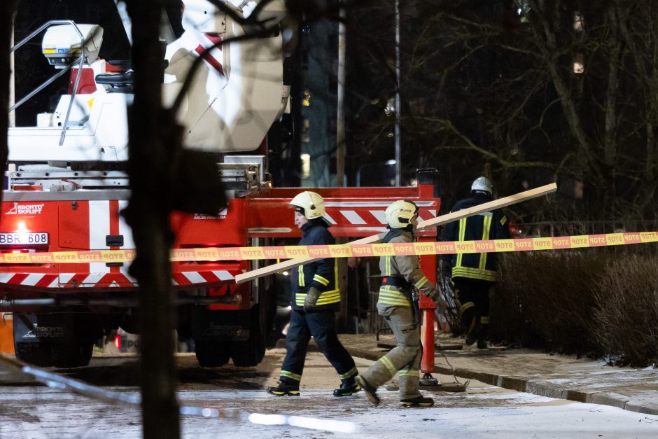 Gelbėtojai iš Vilniaus Viršuliškų daugiabučio ištraukė abiejų žuvusiųjų kūnus 