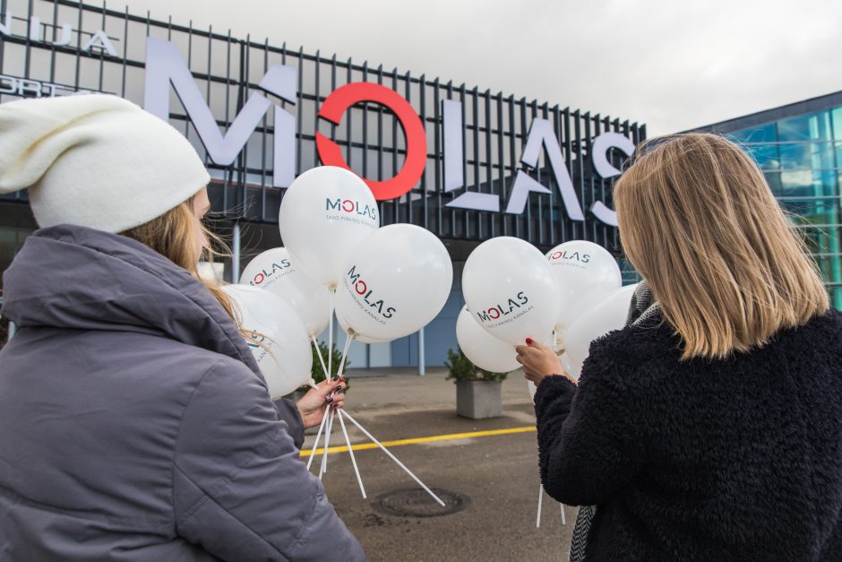 Klaipėdoje po renovacijos duris atvėrė naujas prekybos centras „Molas“