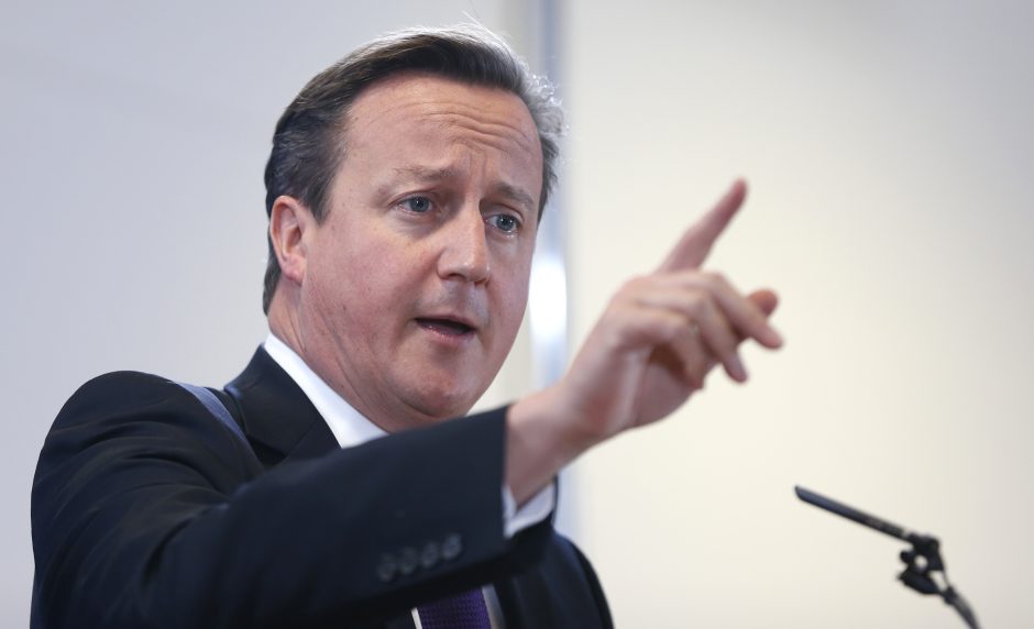 D. Cameronas: Britanija siųs į Ukrainą karo instruktorius