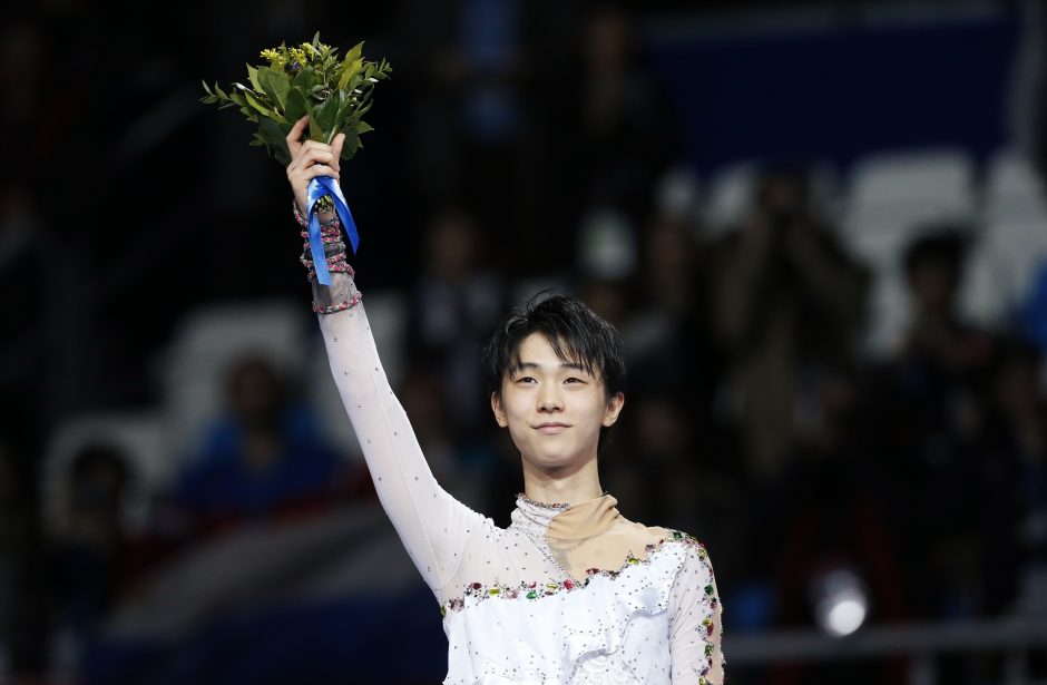 Olimpiados dailiojo čiuožimo vyrų turnyrą pirmą kartą istorijoje laimėjo japonas