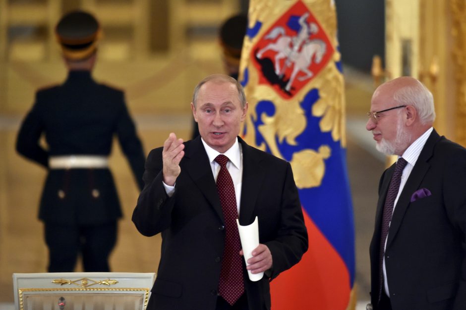 V. Putinas dėl amžiaus atleido Kremliaus žmogaus teisių tarybos vadovą