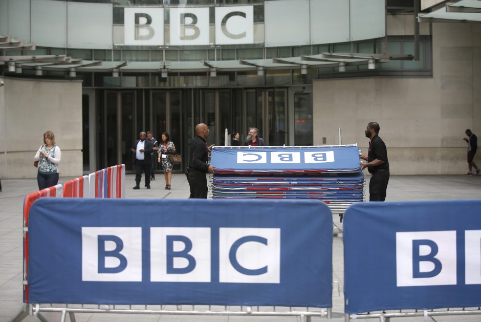 Britų vyriausybė ruošiasi pertvarkyti nacionalinį transliuotoją