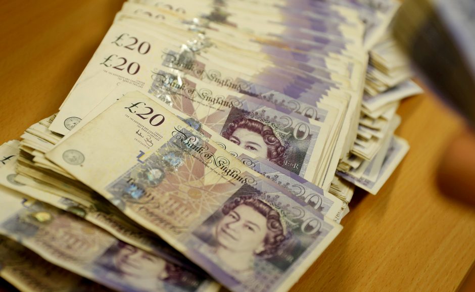 Britanijoje išaiškėjo gatvėse paliekamų pinigų paslaptis
