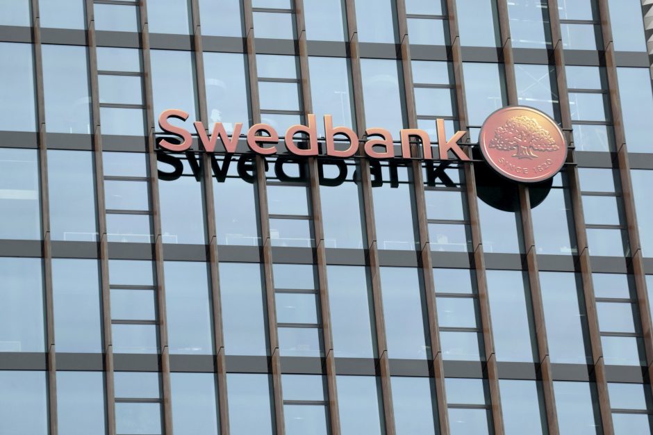 „Swedbank“: bankas neturi pakankamai informacijos kaltinimams komentuoti