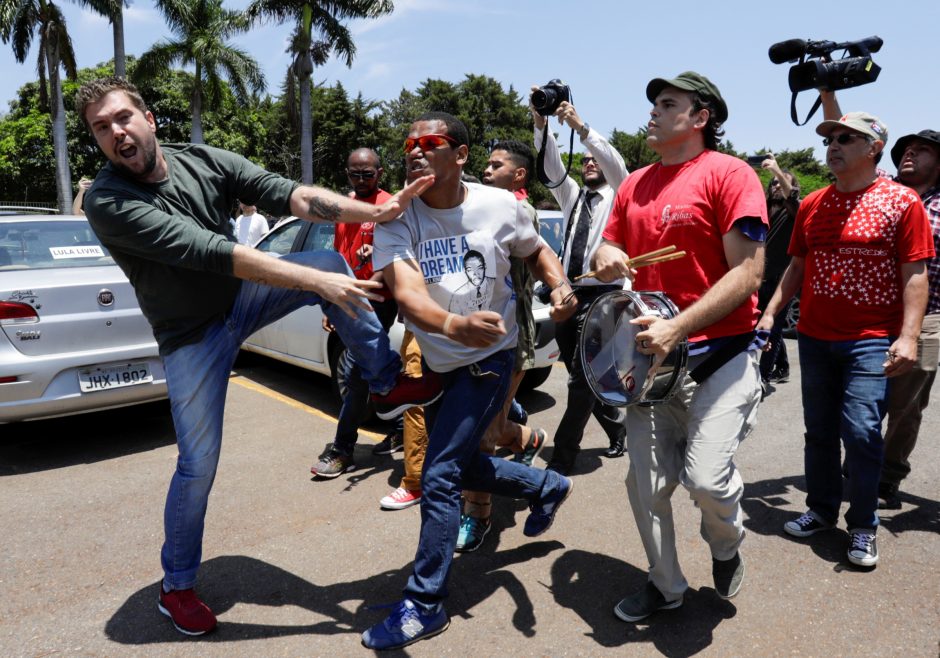 J. Guaido šalininkai užėmė Venesuelos ambasadą Brazilijoje