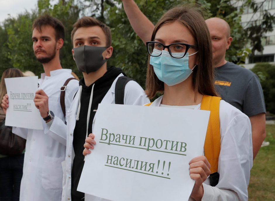 Minske pareigūnai panaudojo ašarines dujas, patvirtinta protestuotojo mirtis Gomelyje