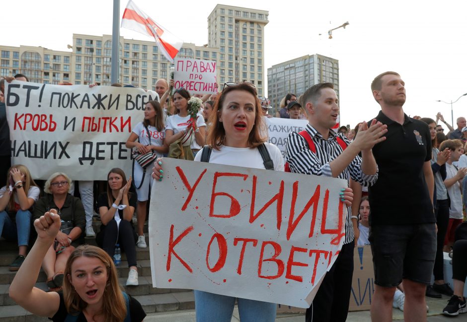Tūkstančiai protestuotojų Minske ragino A. Lukašenką atsistatydinti