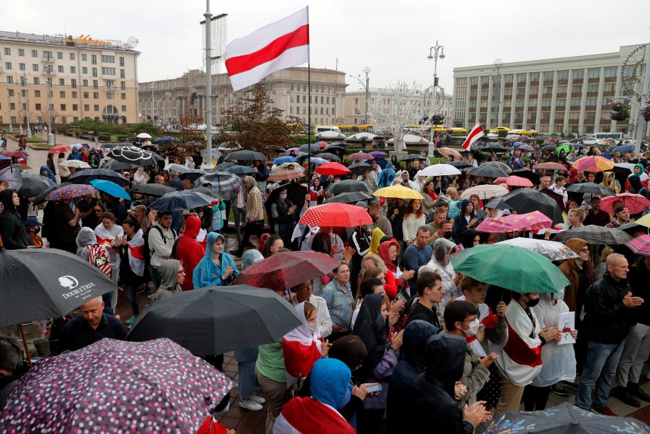 Apie tūkstantis S. Cichanouskajos šalininkų susirinko Minsko centre 