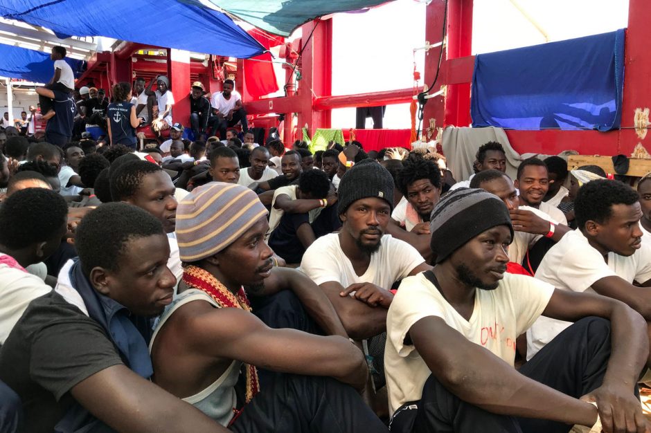 Šešios ES valstybės sutiko priimti laivo „Ocean Viking“ išgelbėtus 356 migrantus