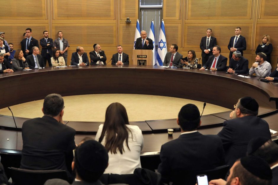 Izraelio įstatymų leidėjai siūlo balsuoti dėl parlamento paleidimo