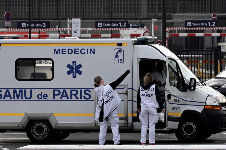 Prancūzijoje viruso aukų skaičius artėja prie 28,5 tūkstančio