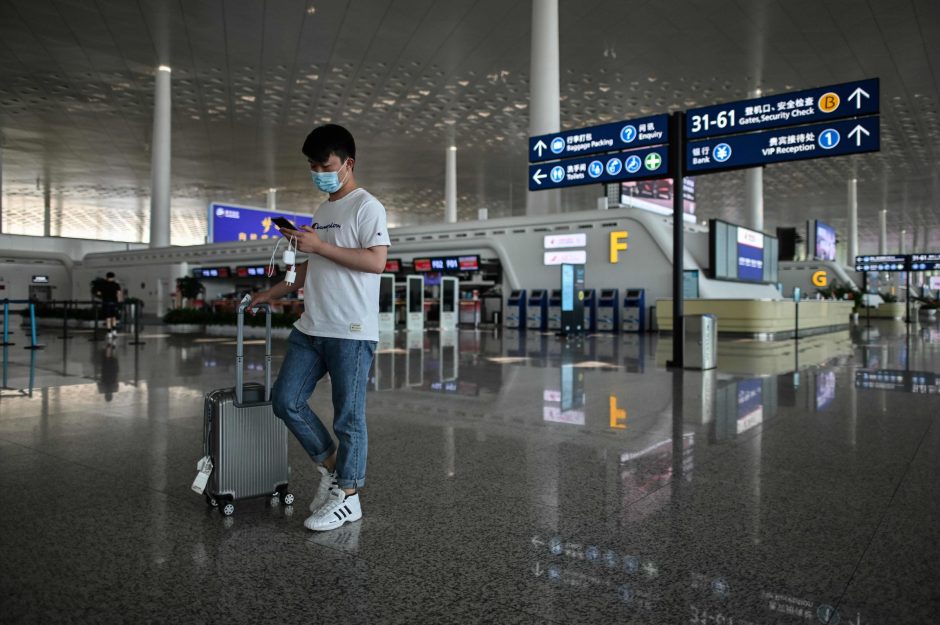 Kinija keliones iš užsienio žada riboti iki spalio