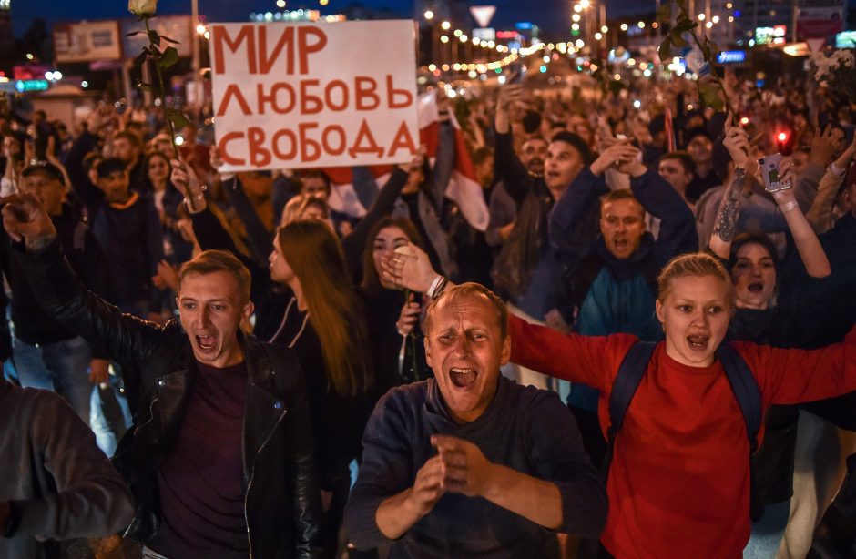 Kitoks vakaras Baltarusijoje: protestuotojai nebuvo vaikomi 