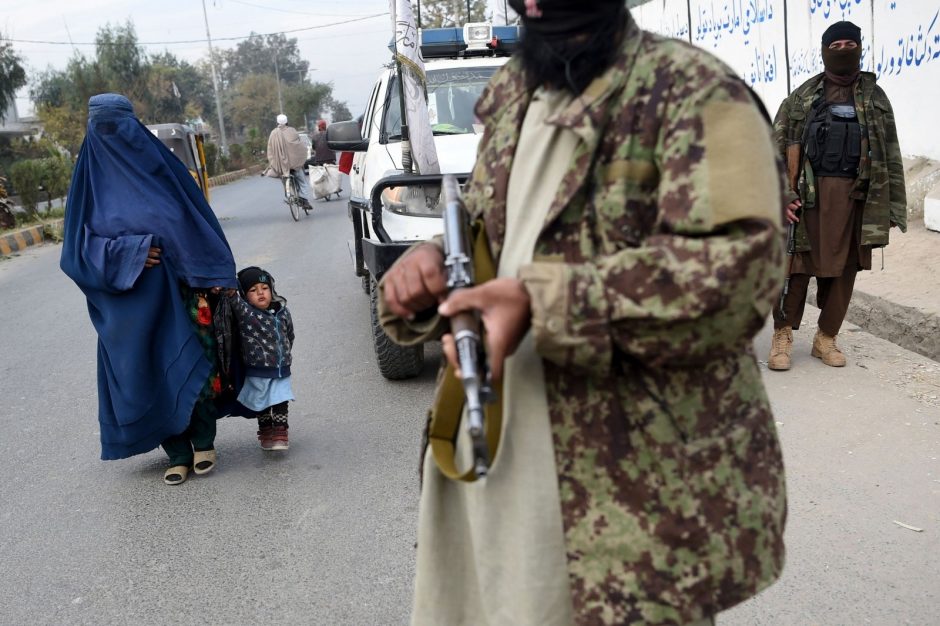 G-7: Talibano elgesys su moterimis gali prilygti nusikaltimui žmoniškumui