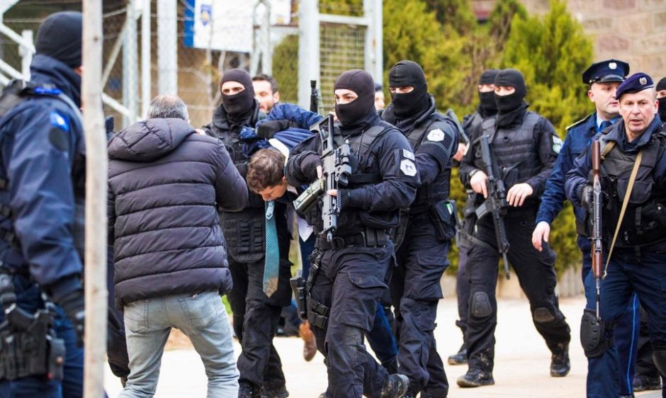 ET priekaištauja Serbijai dėl policijos piktnaudžiavimo