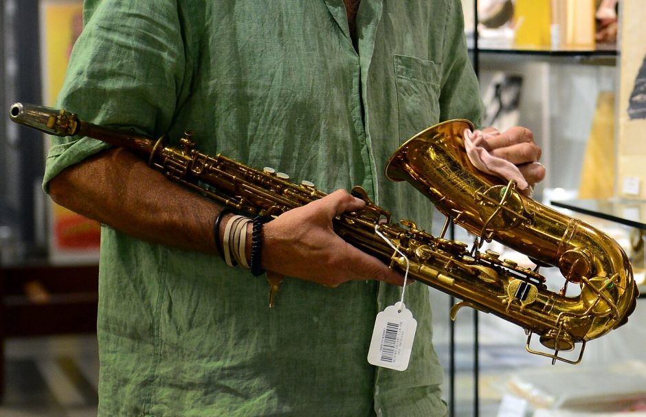 Vagys pagrobė iš italų kolekcionieriaus 35 retus saksofonus