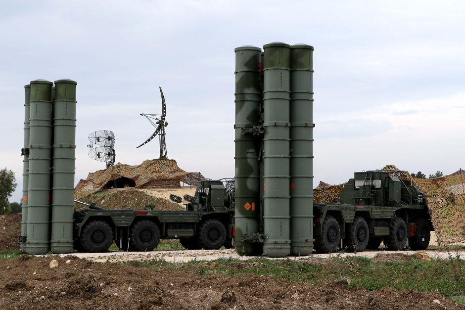 Maskva: Turkija šiemet gali įsigyti iš Rusijos papildomų raketų sistemų S-400