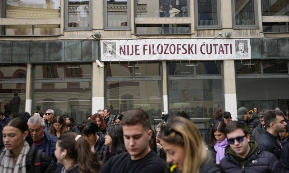 Belgrade protestuodami prieš rinkimų rezultatus aktyvistai paskelbė apie blokados planus