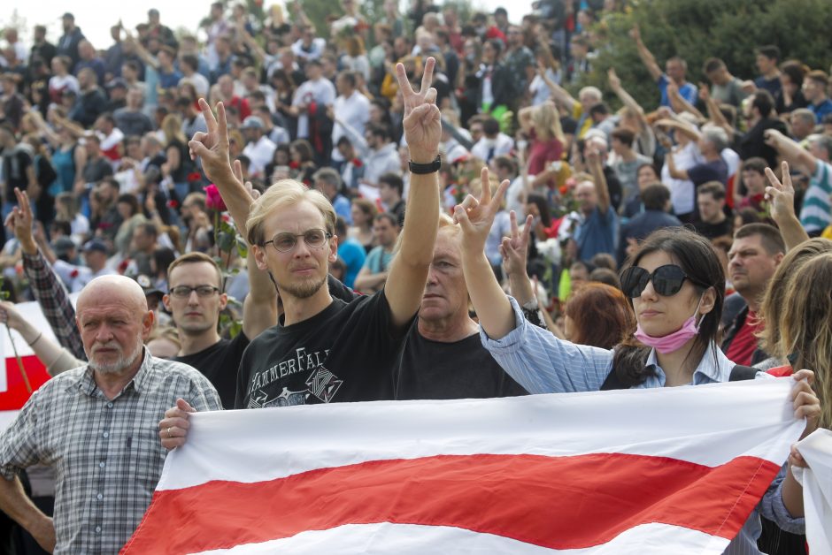 Minske tūkstančiai žmonių atsisveikino su žuvusiu protestuotoju
